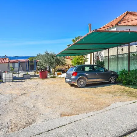 Apartman Flora Pakostane