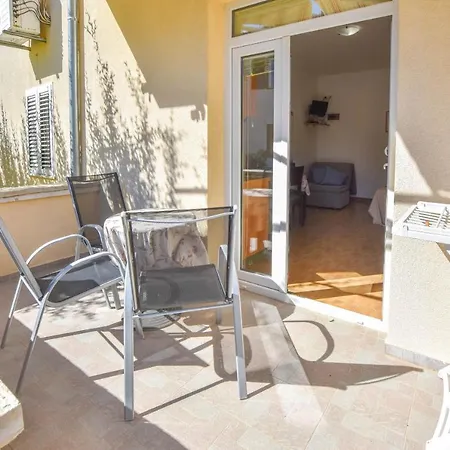 Apartamento Flora Pakoštane