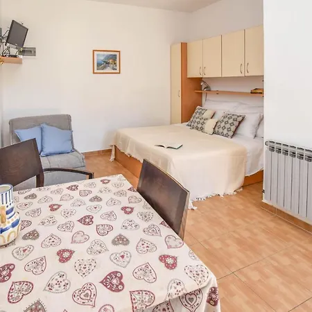 Flora Apartment *