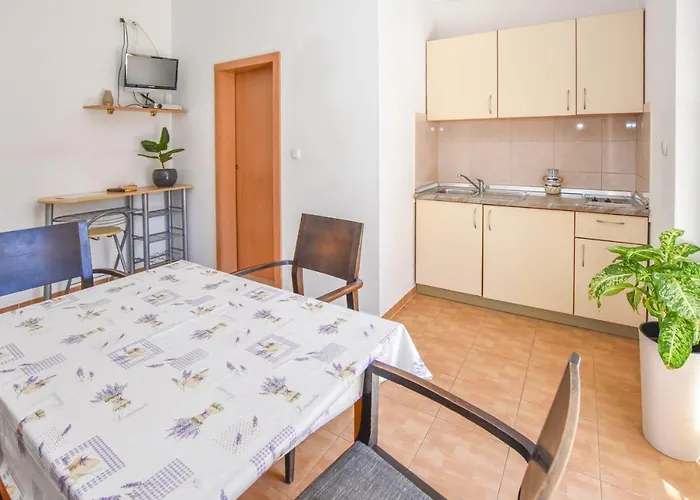 Flora Apartment Pakostane