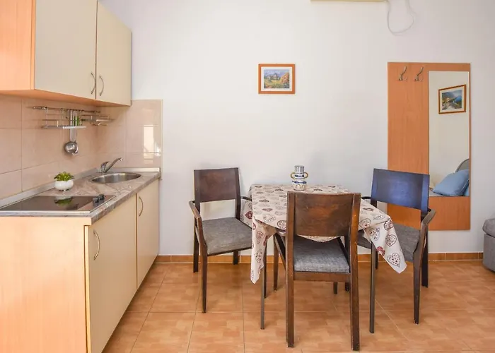 Flora Apartment
