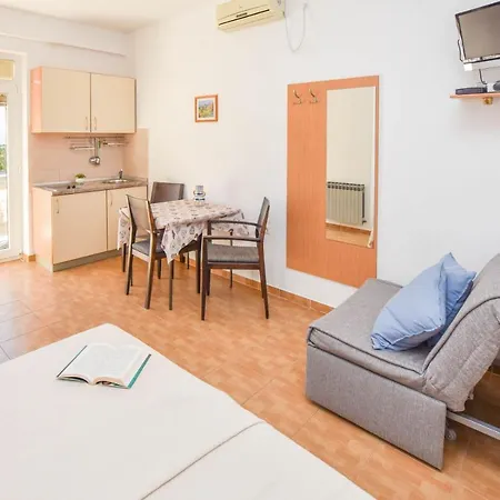Apartman Flora *