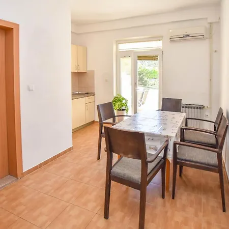 Flora Apartman Pakoštane