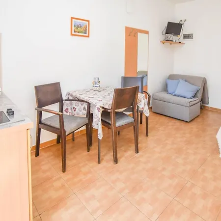 Apartman Flora *